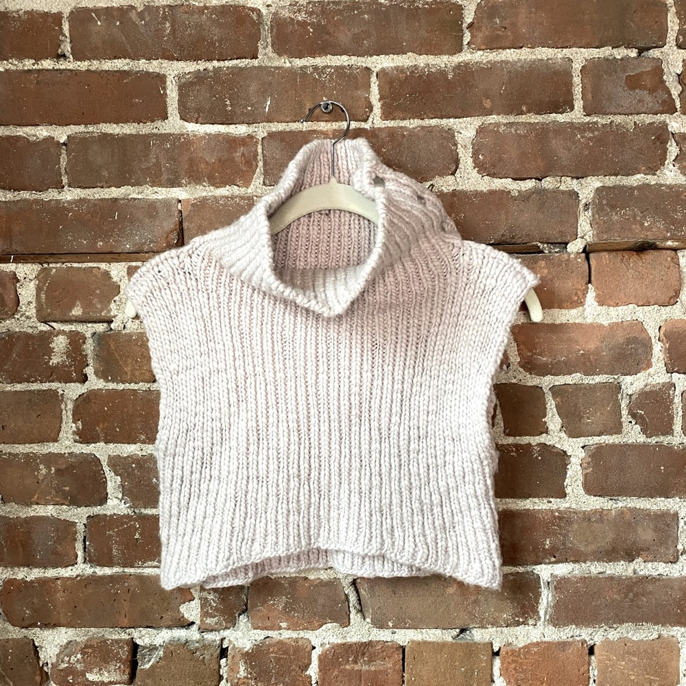 NFP cropped sweater vest in lilac. Size 1/2